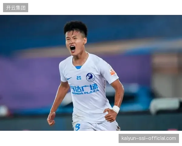 伊拉克边路防守将面临严峻考验，如何限制对手速度型边锋是战术关键。